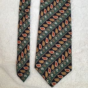 Elegant Green Paisley Tie